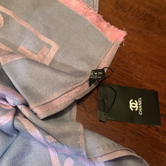 Beautiful scarf/ shawl , both sides wear, brand new, rare, large, fashionable